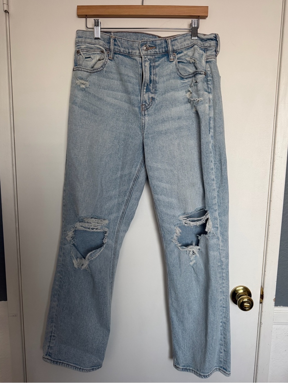American Eagle Outfitters Stretch Light Wash Distressed Straight-Leg Jeans Sz 12